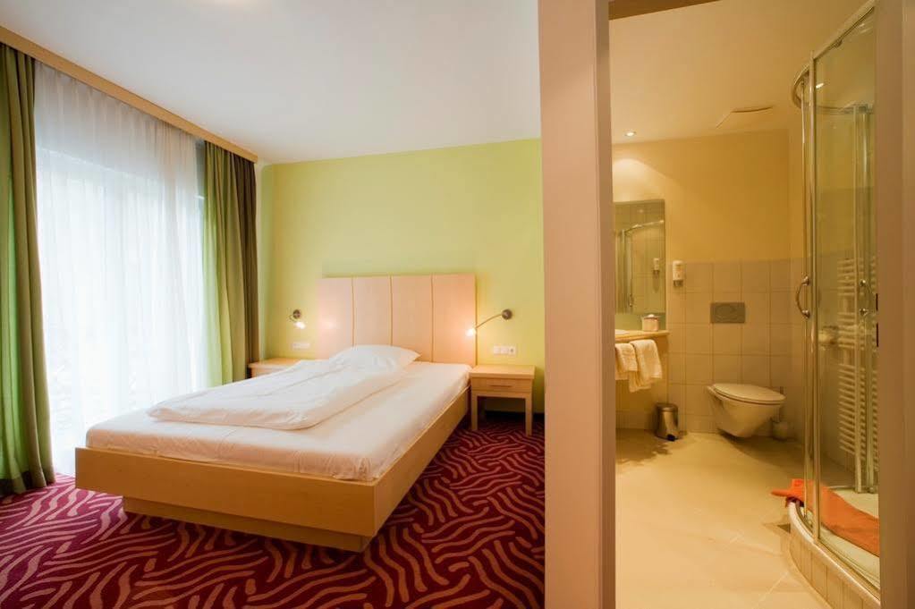 Hotel Krainerhuette Баден Екстериор снимка